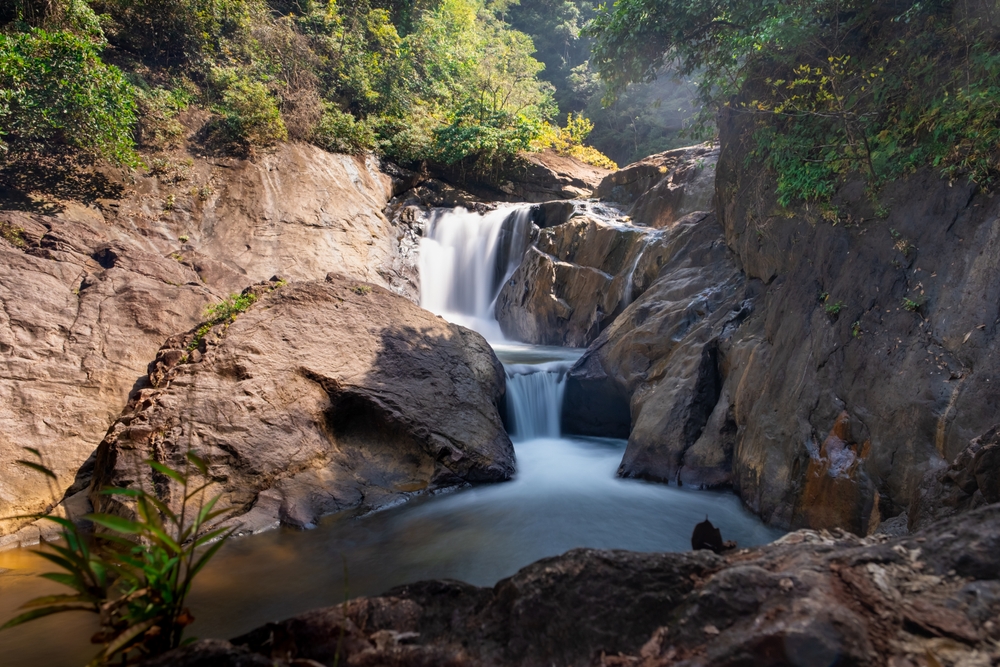 น้ำตกธารมะยม ที่เที่ยวตราดโซนเกาะช้าง