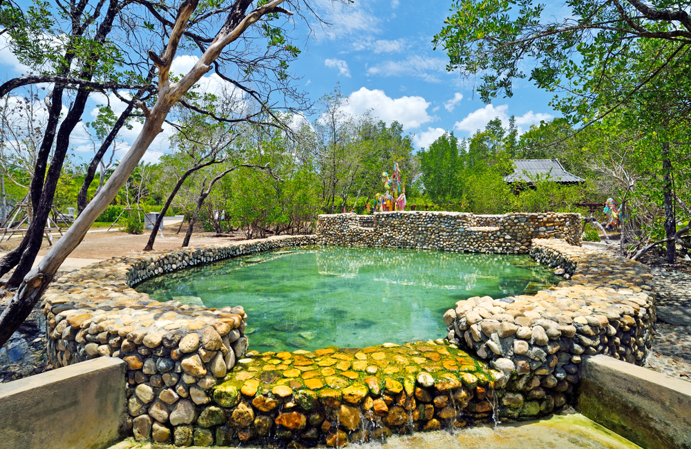 บ่อน้ำพุร้อนเค็มคลองท่อม จุด Unseen เมืองกระบี่ ใกล้สระมรกต