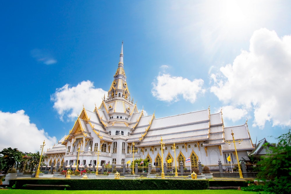 ไหว้พระขอพรเรื่องงานที่ วัดโสธรวรารามวรวิหาร จังหวัดฉะเชิงเทรา