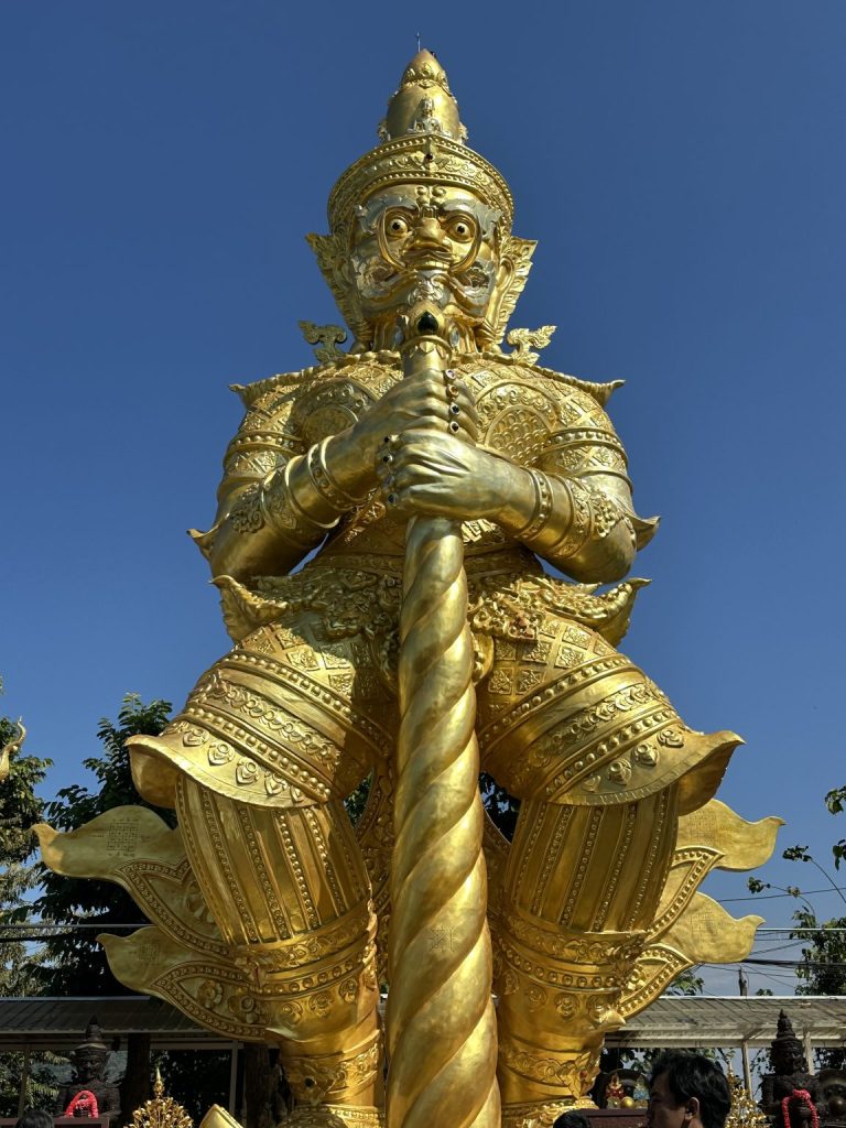 ท้าวเวสสุวรรณ วัดพระธาตุดอยคำ จังหวัดเชียงใหม่