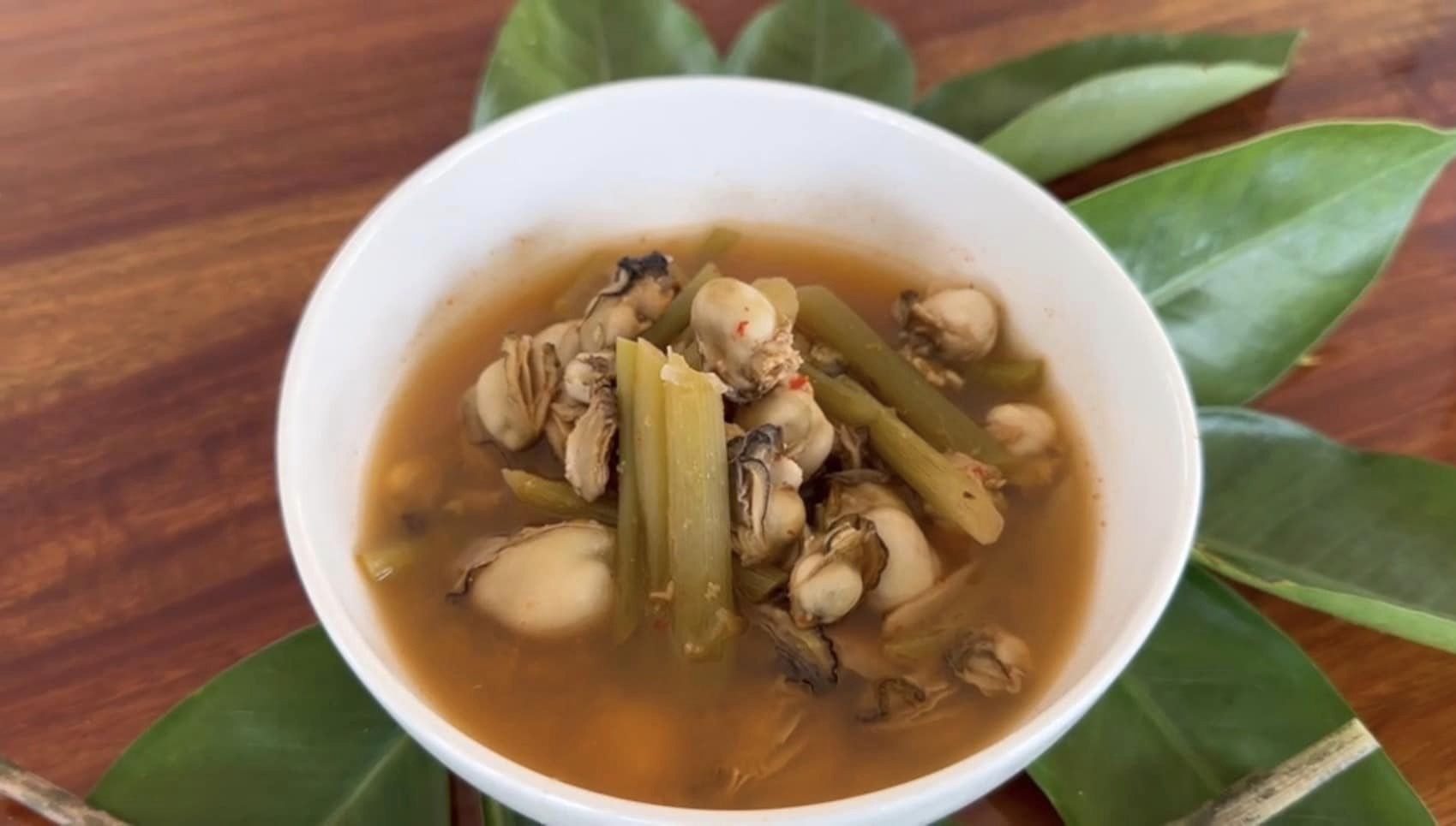 แกงเลียงกะแท่งหอยนางรม ของทานเมืองตราด ในช่วงลมตะเภา (เดือนมีนาคม-พฤษภาคม)