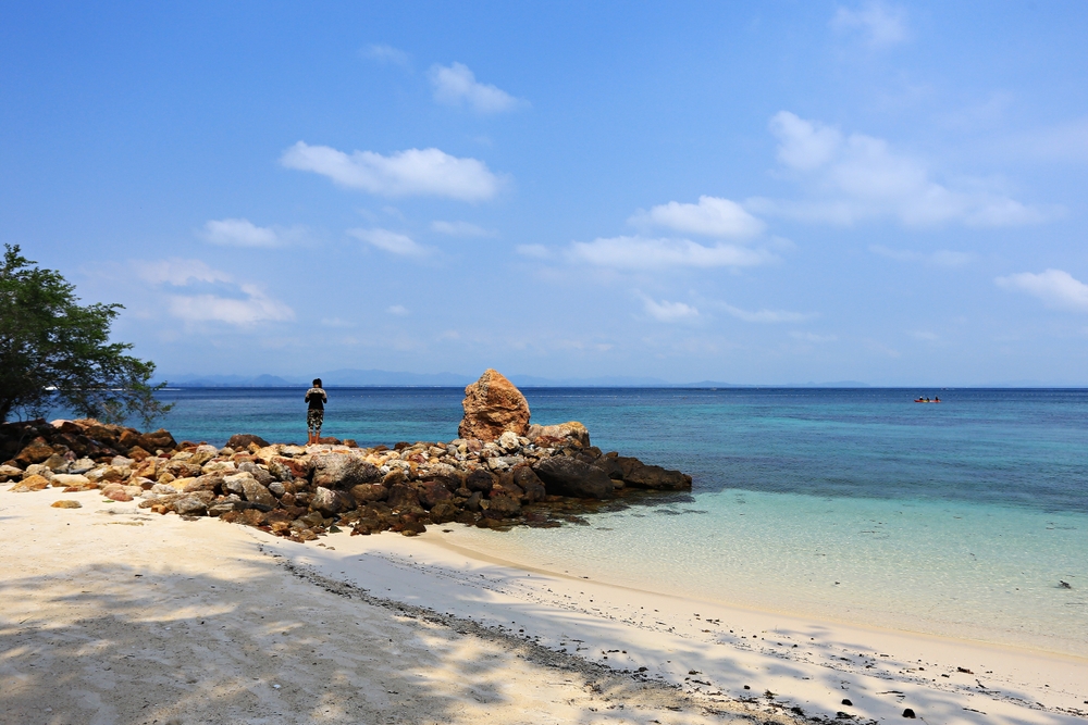 อ่าวมุก บนเกาะทะลุ จังหวัดประจวบคีรีขันธ์