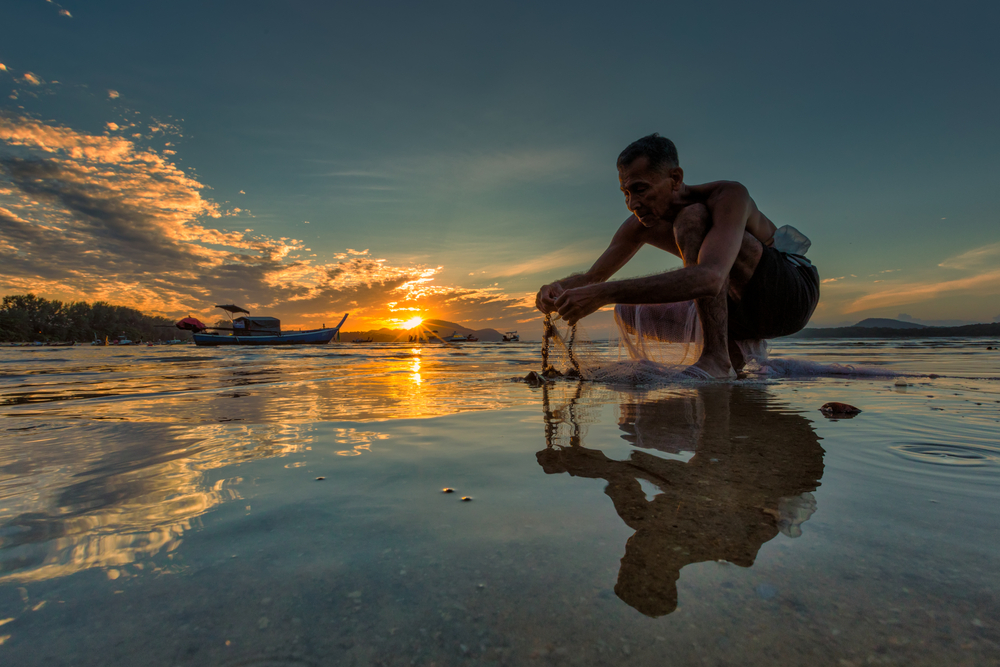 สัมผัสวิถีชาวเล ที่หาดราไวย์ หาดดังจังหวัดภูเก็ต