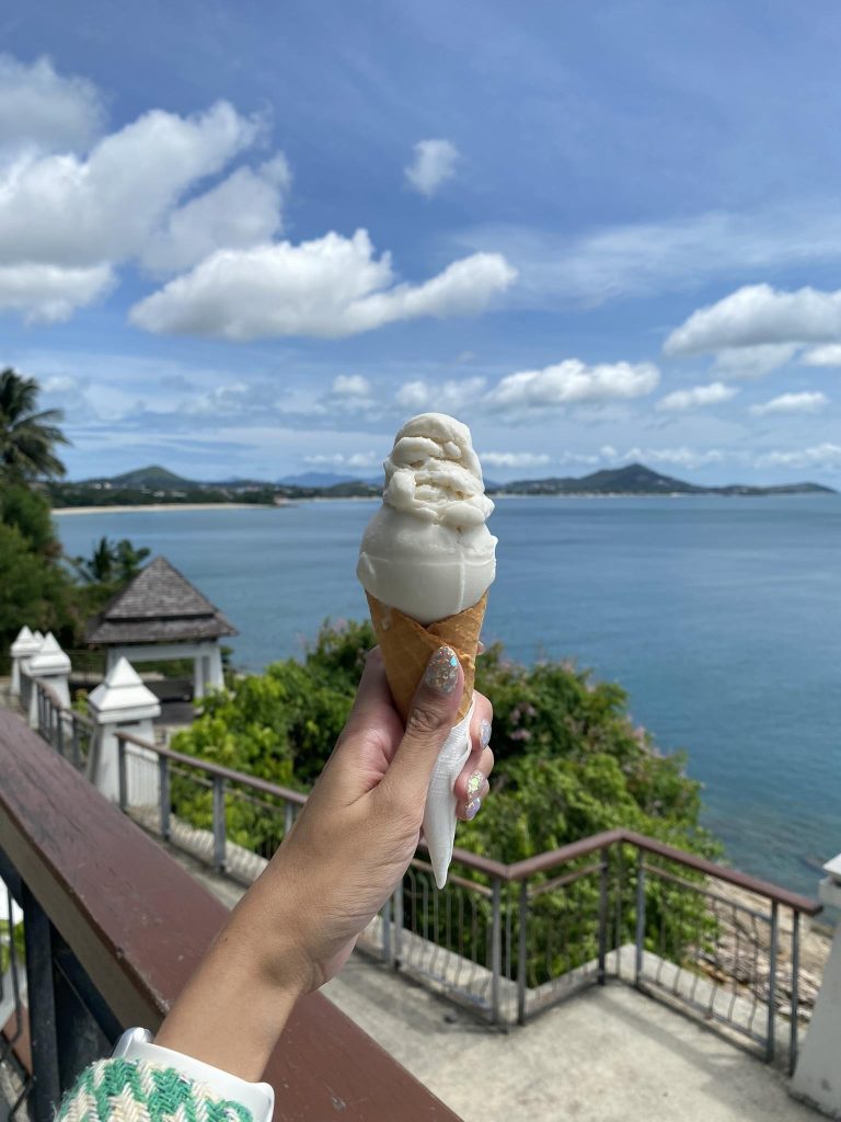 ไอศกรีมกะทิ บริเวณจุดชมวิวลาดเกาะ เกาะสมุย