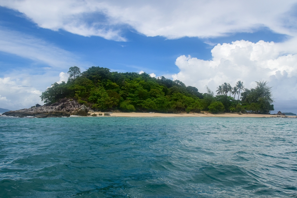 เกาะบอน ที่เที่ยวใกล้หาดราไวย์ จังหวัดภูเก็ต
