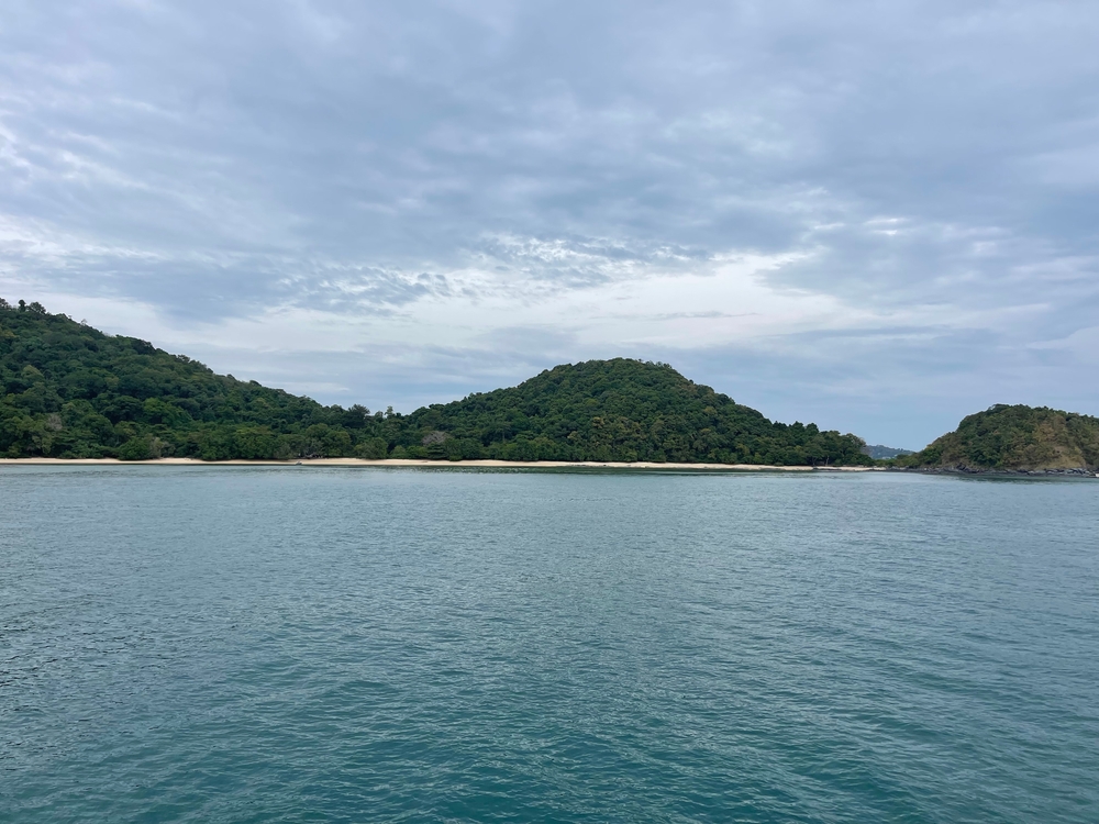 เกาะโหลน ที่เที่ยวใกล้หาดราไวย์ จังหวัดภูเก็ต