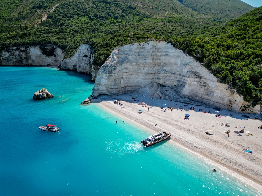หาดเฟเตอรี ประเทศกรีซ (Fteri Beach, Greece) หาดที่สวยที่สุดในโลกปี 2026 อันดับ 2