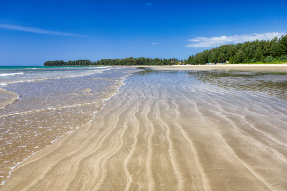 หาดคึกคัก ที่เที่ยวทะเลเขาหลัก จังหวัดพังงา