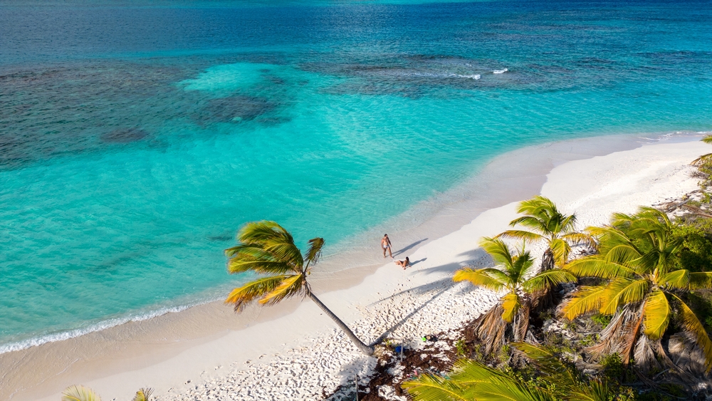 หาดโชลเบย์อีสต์ ประเทศแองกวิลลา (Shoal Bay East, Anguilla) หาดที่สวยที่สุดในโลกปี 2026 อันดับ 6