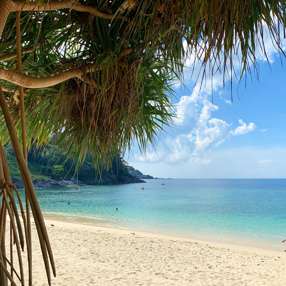 หาดเมอร์ลิน จังหวัดภูเก็ต ที่เที่ยวสงบ ๆ เหมาะกับ Introvert