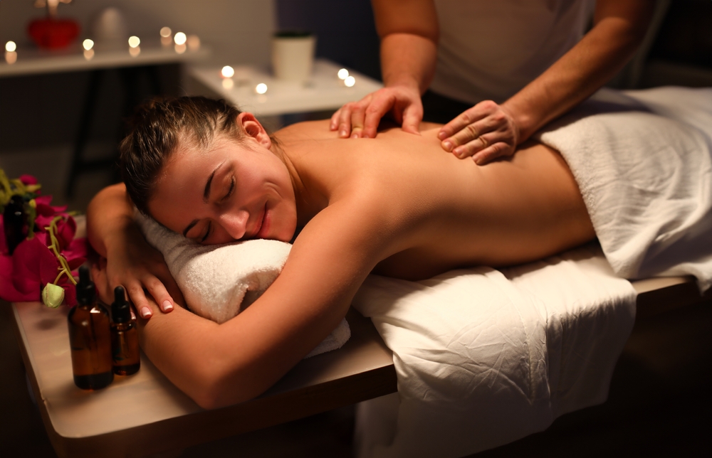 นวดผ่อนคลายในร้านนวดที่ Oriental Massage ของท่าอากาศยานนานาชาติสมุย
