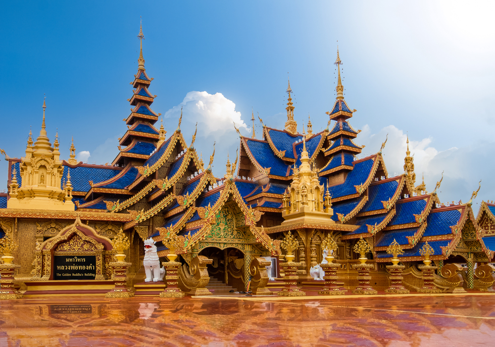 มหาวิหารหลวงพ่อทองคำ สถาปัตยกรรมล้านนาประยุกต์สุดวิจิตร ภายในวัดพิพัฒน์มงคล จังหวัดสุโขทัย