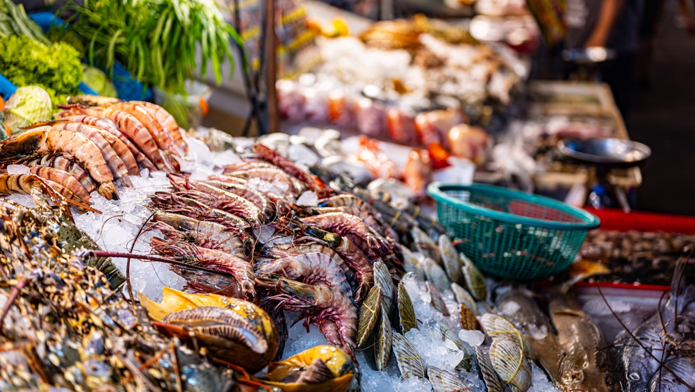 ตลาดกลางคืนกะตะ พิกัดเที่ยวต่อใกล้หาดฟรีดอม จังหวัดภูเก็ต