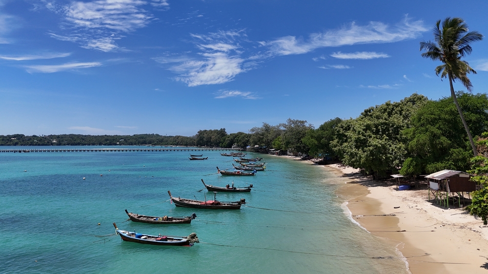 จุดขึ้นเรือหาดราไวย์ ภูเก็ต สำหรับเดินทางไปเกาะแก้วพิสดาร