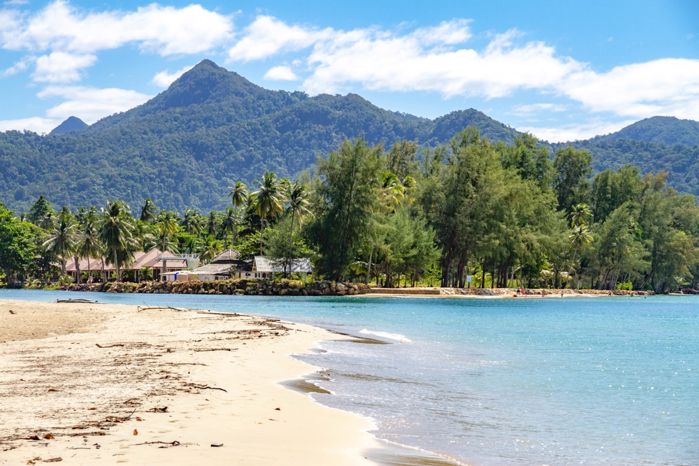 หาดคลองพร้าว พิกัดเที่ยวใกล้น้ำตกธารมะยม เกาะช้าง จังหวัดตราด