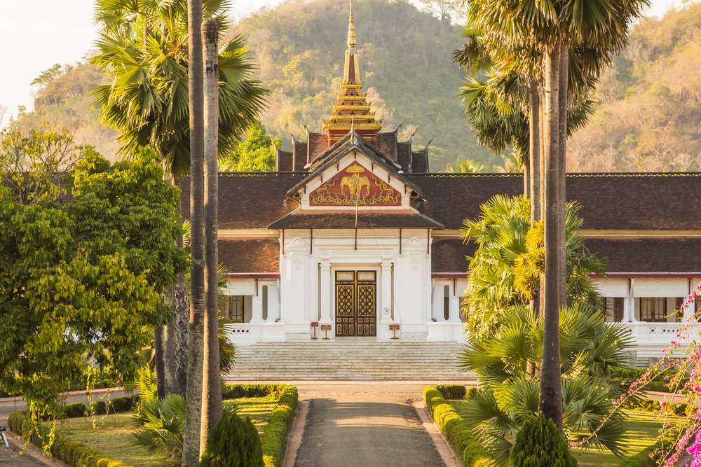 อาคารสถาปัตยกรรมผสมผสานที่หอพิพิธภัณฑ์แห่งชาติหลวงพระบาง หรืออดีตพระราชวัง ประเทศลาว
