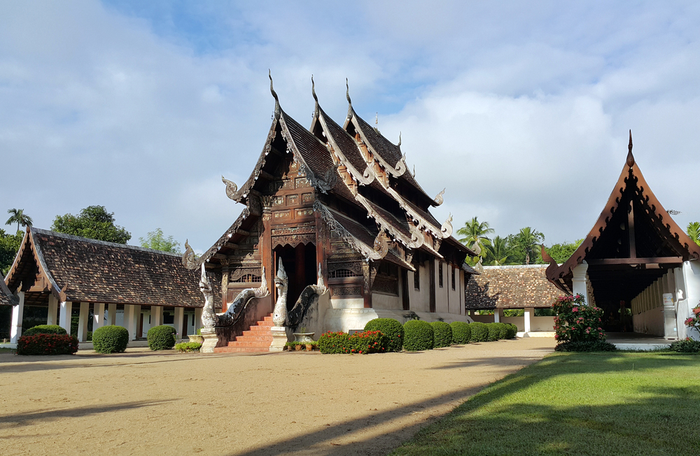 วิหารไม้ล้านนาที่วัดต้นเกว๋น (วัดอินทราวาส) วัดสวยเชียงใหม่ที่สายคอนเทนต์ห้ามพลาด