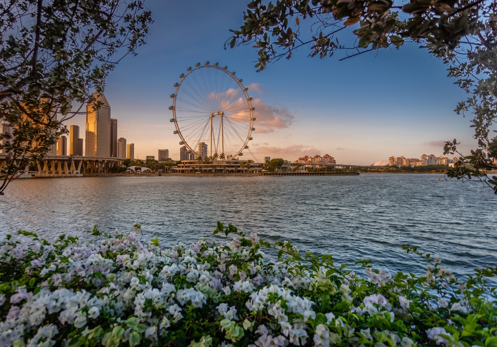 ชิงช้าสวรรค์ขนาดยักษ์ สิงคโปร์ ฟลายเออร์ (Singapore Flyer) ริมอ่าวมารีน่า จุดชมวิว 360 องศาและที่เที่ยวสิงคโปร์ยอดนิยม