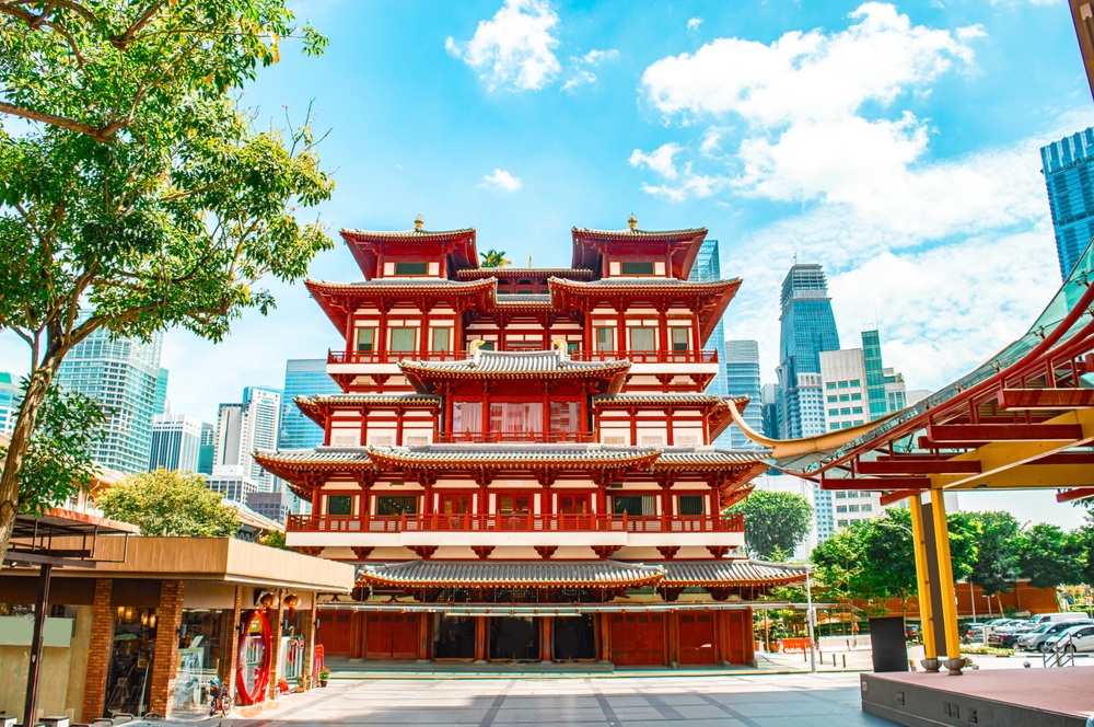 วัดพระเขี้ยวแก้ว (Buddha Tooth Relic Temple) สถาปัตยกรรมจีนโบราณในย่านไชน่าทาวน์ แหล่งท่องเที่ยวสิงคโปร์เชิงวัฒนธรรม