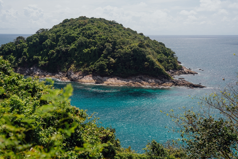เกาะมัน ภูเก็ต จุดดำน้ำตื้นท่ามกลางธรรมชาติอุดมสมบูรณ์ ใกล้กับหาดยะนุ้ย